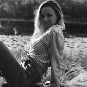 Meet your Posher, Kelly